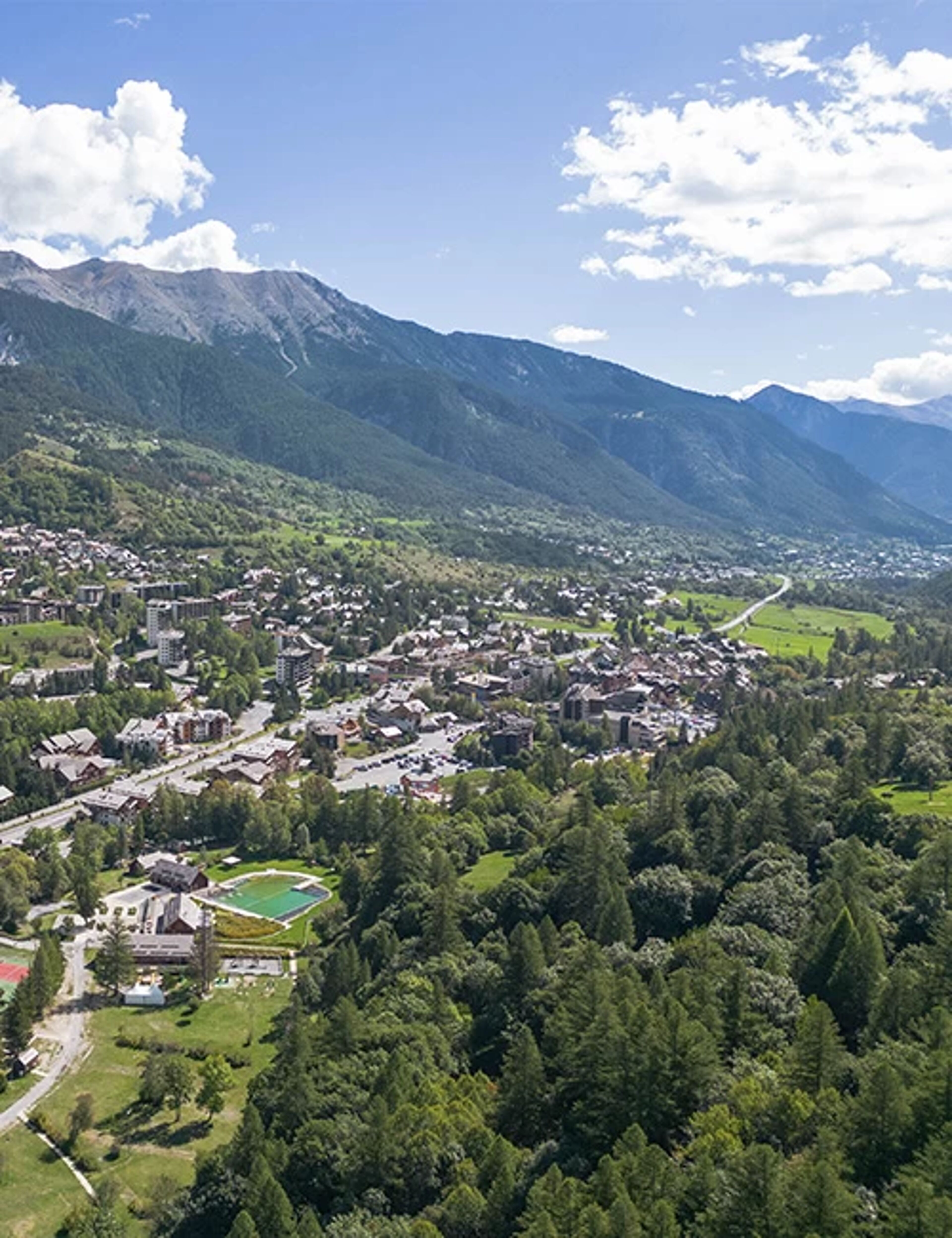 Station Serre Chevalier, village et montagne été